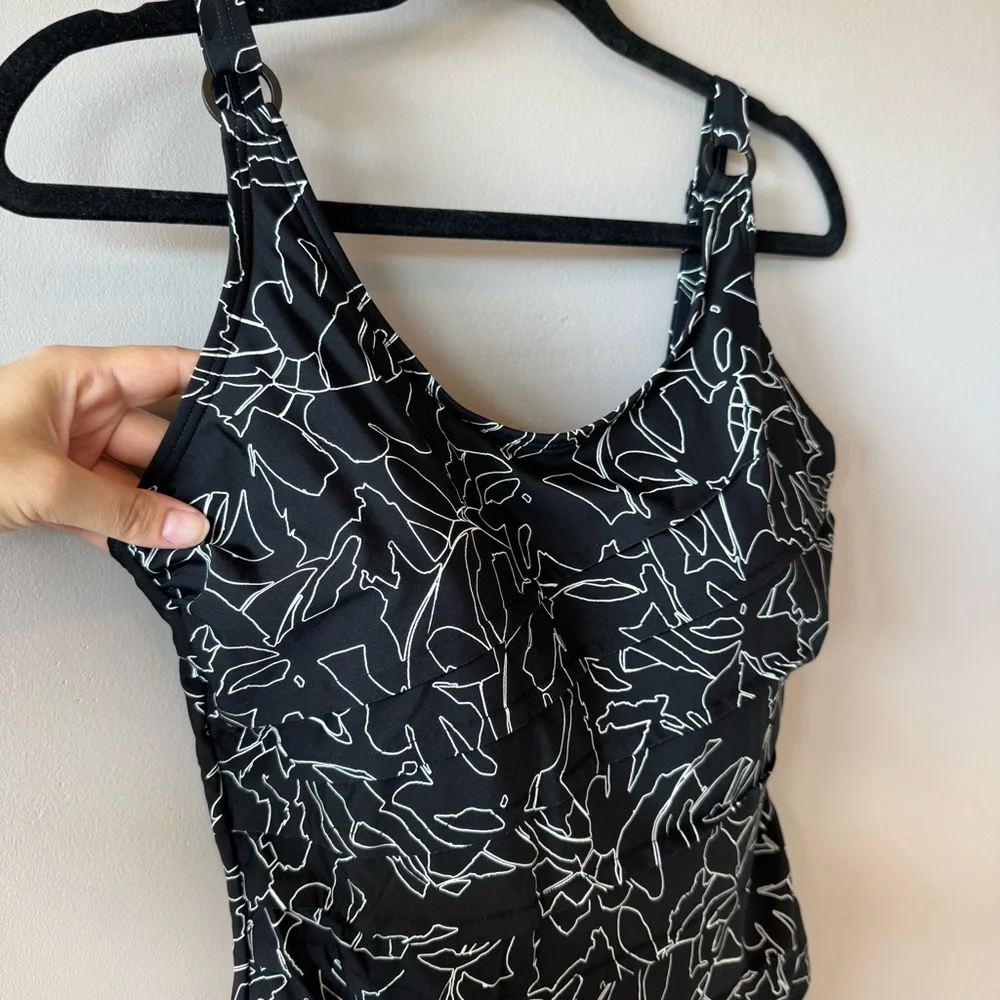 DKNY Women's Black and White Starburst One Piece Bathing Suit Size Large‎ - Picture 5 of 15